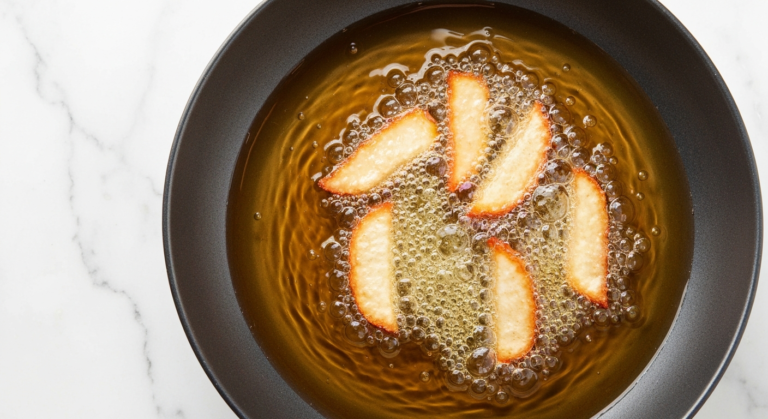 Chemia smażenia: co dzieje się z olejem w wysokiej temperaturze