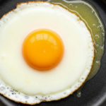 Denaturacja białek jajek – dlaczego jajko twardnieje podczas gotowania i smażenia